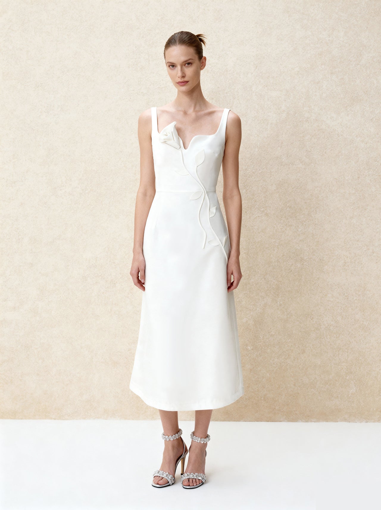 3D Vine-Appliqué Asymmetric Sweetheart Gown - White
