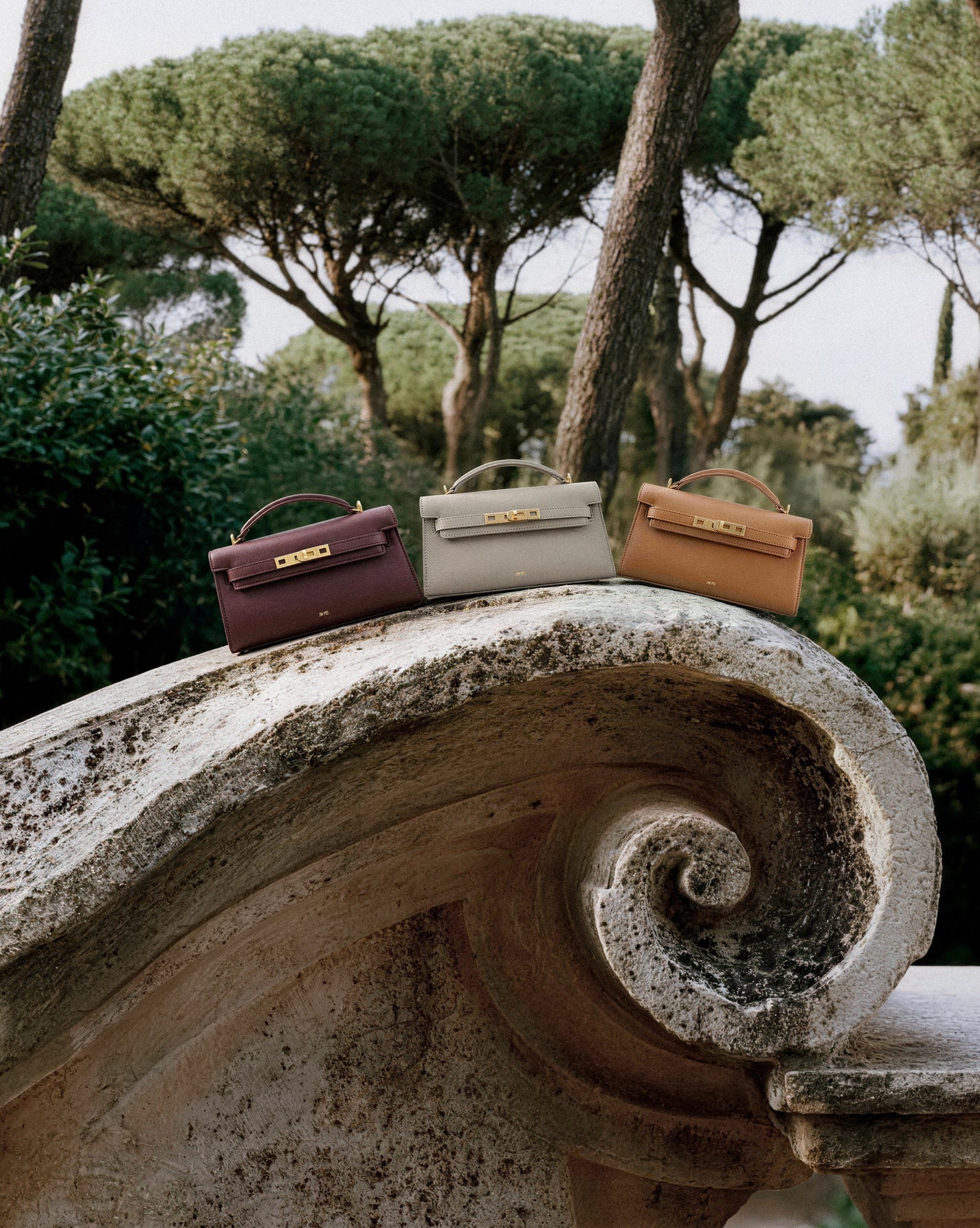 Fall Essentials<p><u>Discover Bags</u></p>