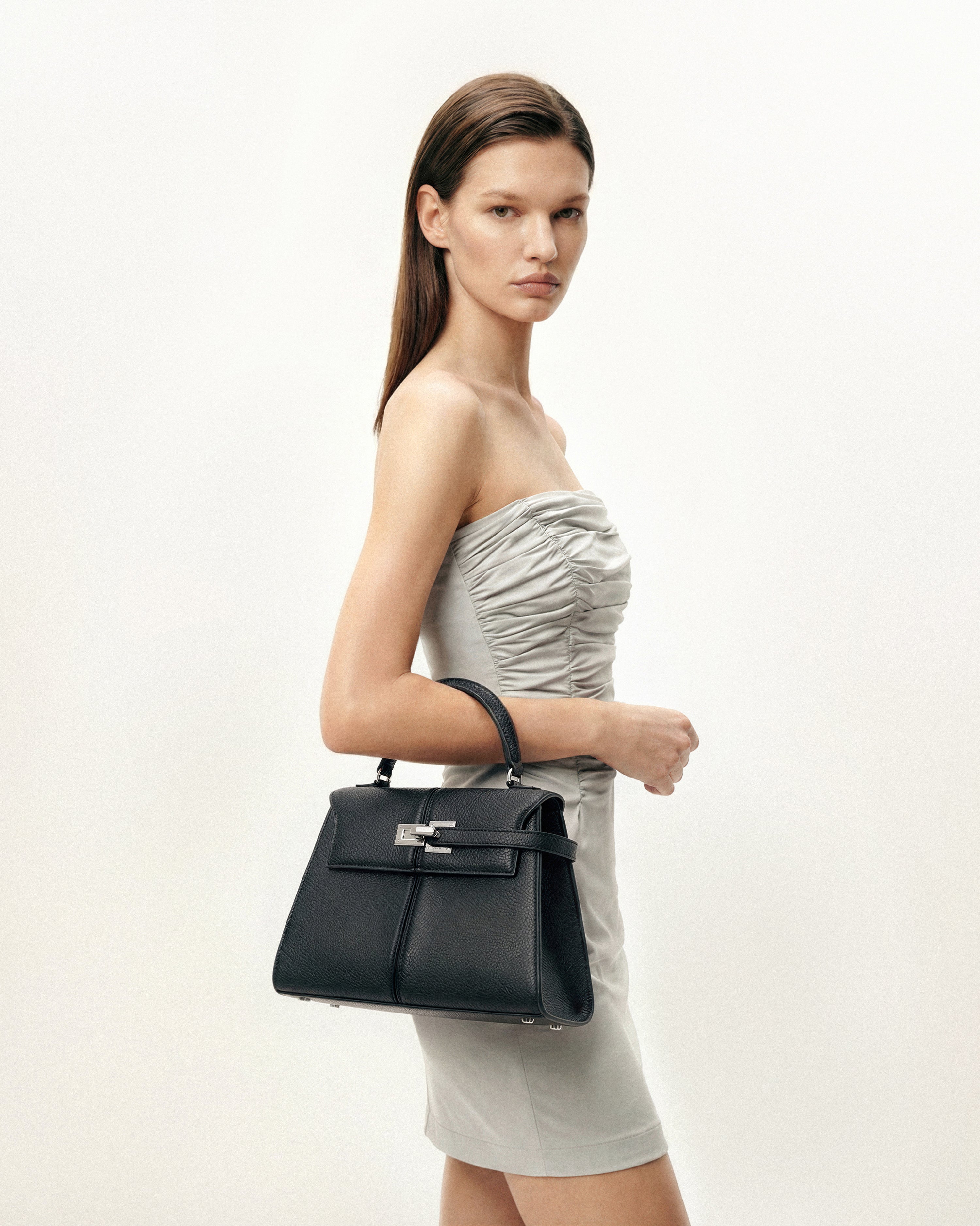 Elise Large Top Handle Bag - Black – JW PEI LATAM