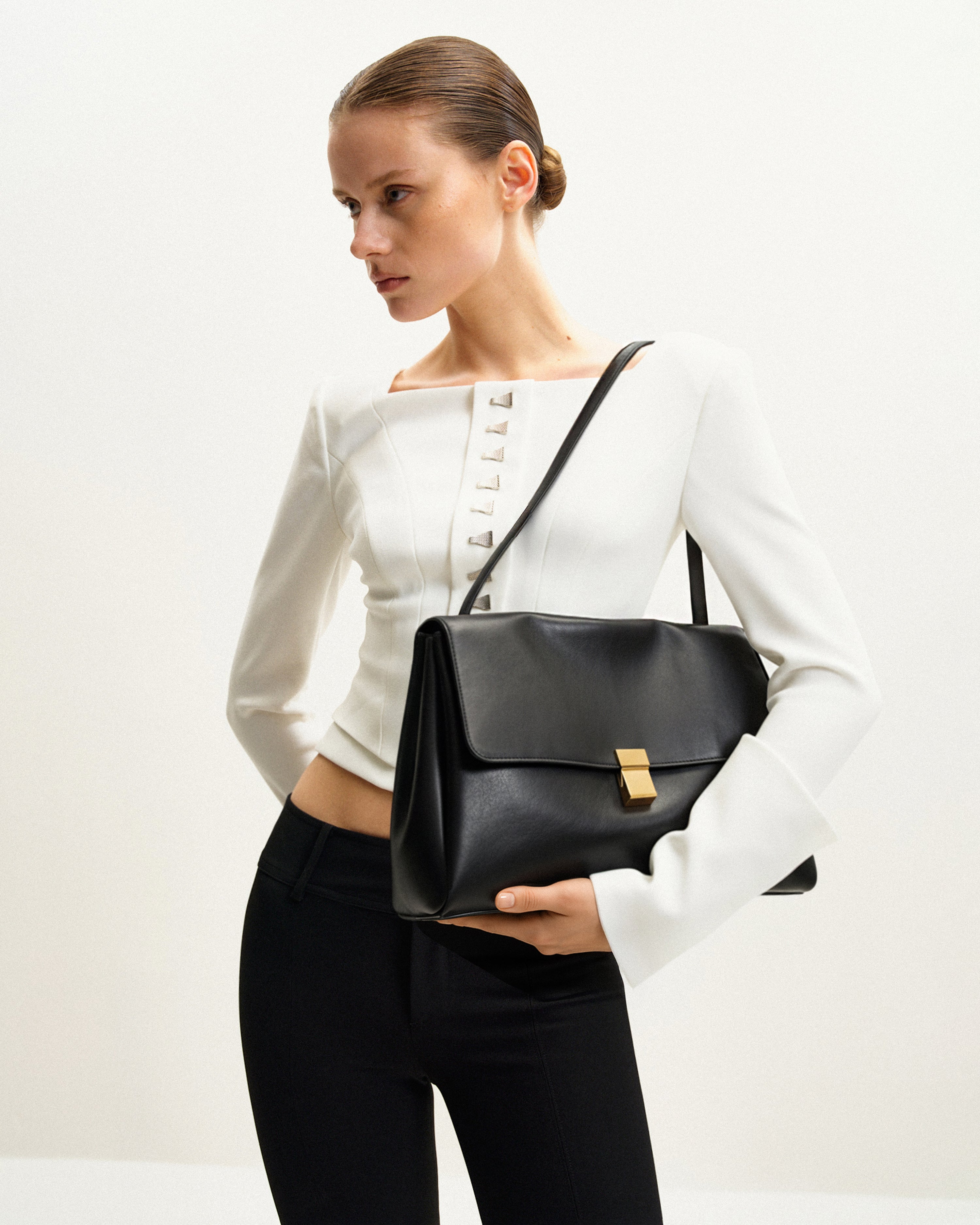 Hilary Shoulder Bag - Black - JW PEI LATAM