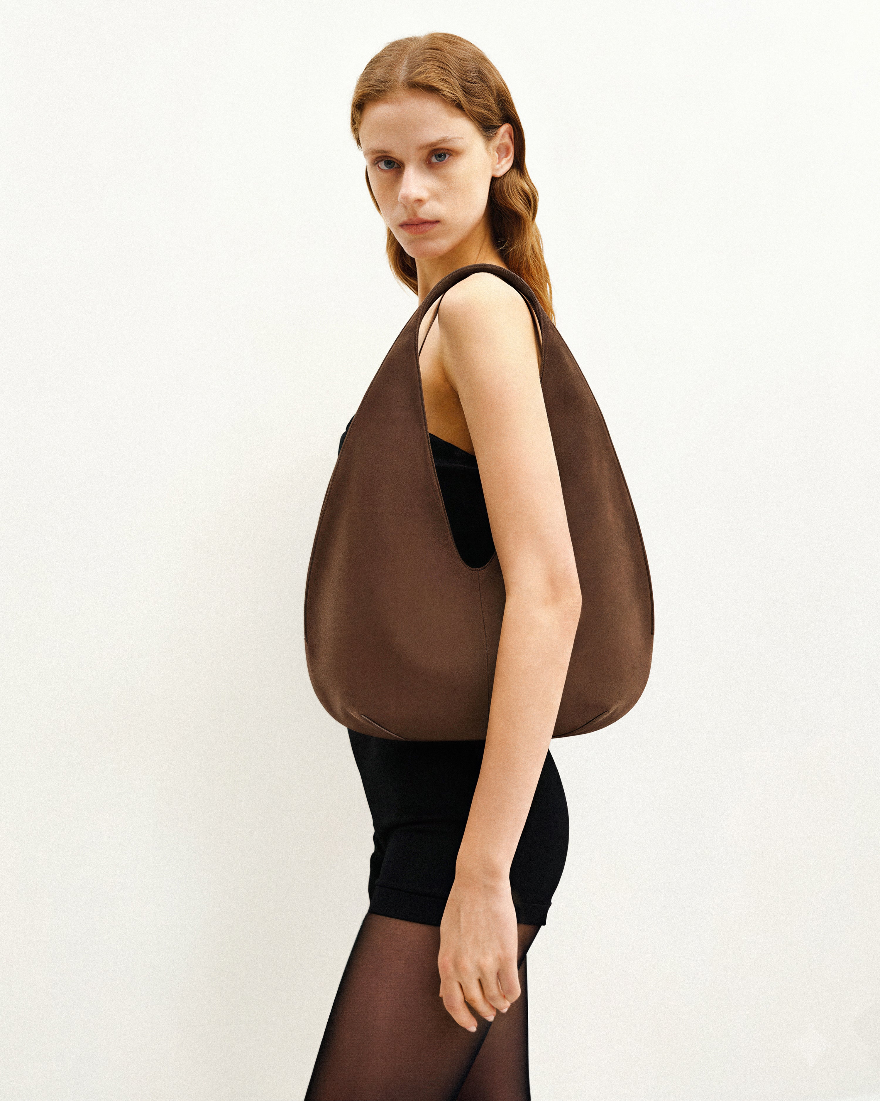Eaphi PORTE ー FAUX SUEDE Dara Faux Suede Hobo Bag - Mocha Brown - JW PEI LATAM