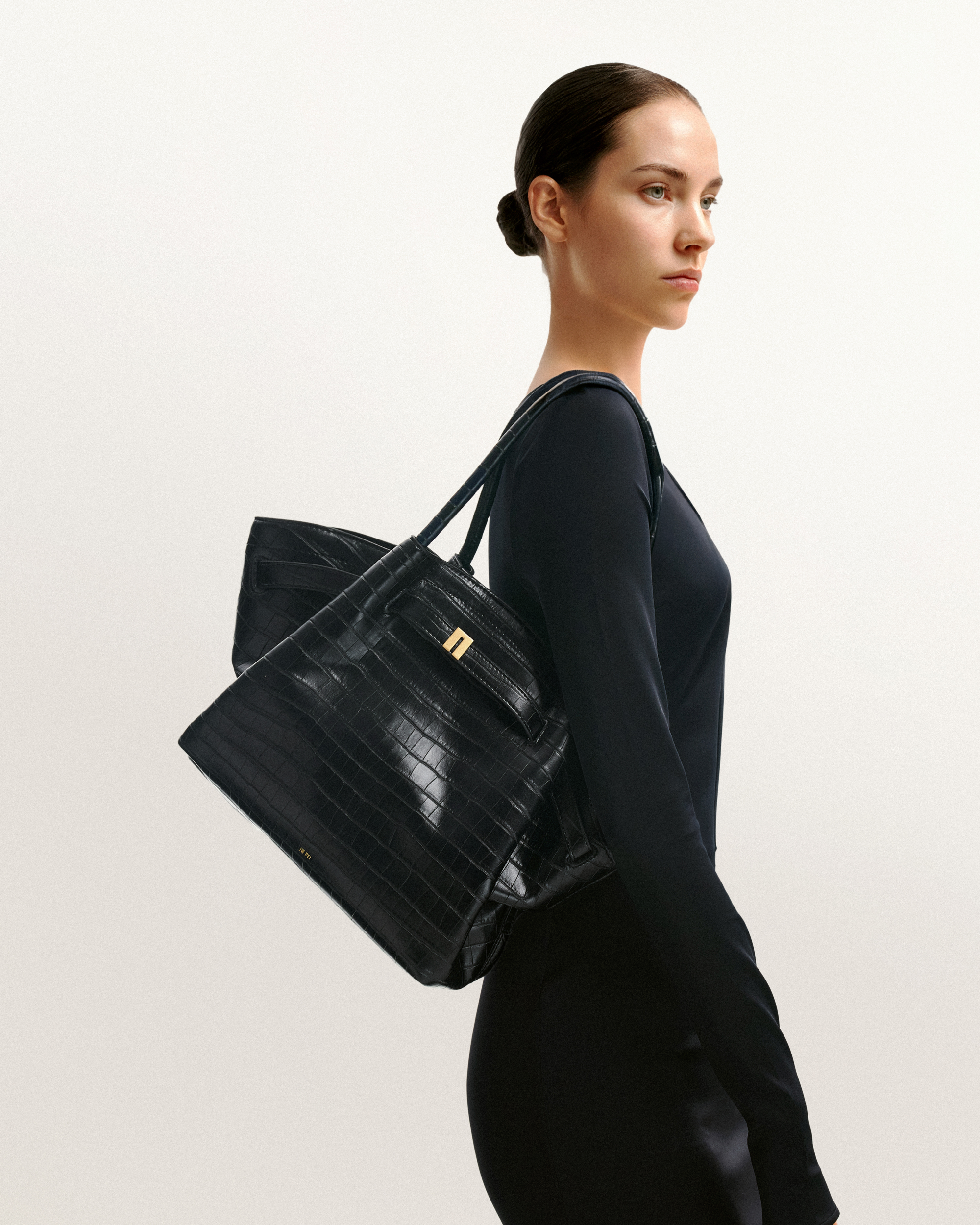 Hana Medium Tote Bag - Black Croc - JW PEI LATAM Hana Medium Tote Bag - Black Croc - JW PEI LATAM
